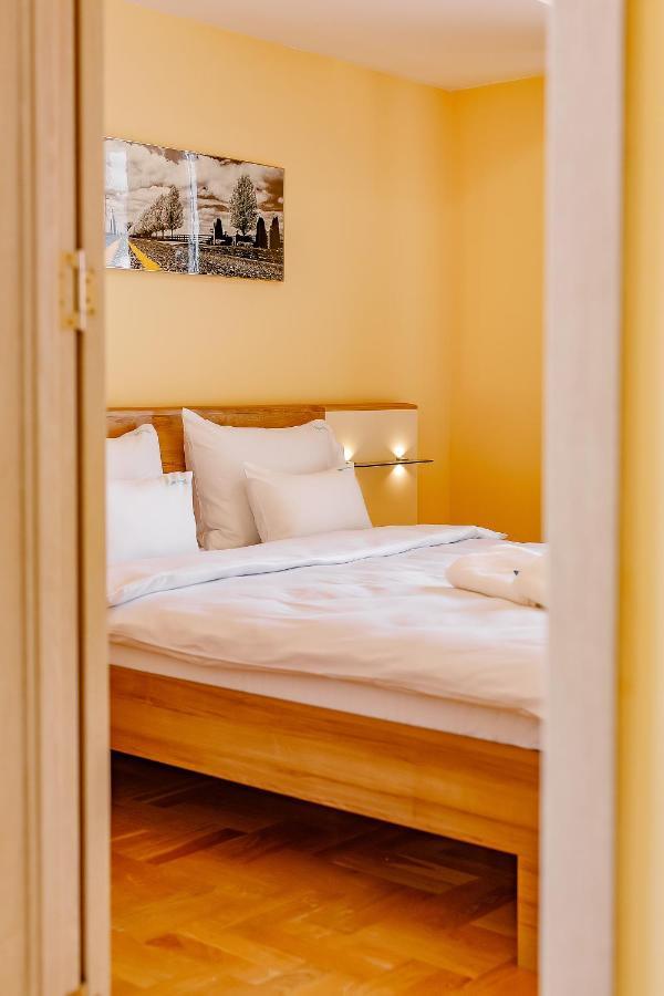 Airstar Hotel Surcin Ngoại thất bức ảnh